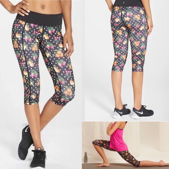 Betsey Johnson Workout  Fun Capris. - Picture 9 of 9